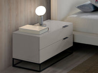 Comodino in legno grigio e acciaio nero