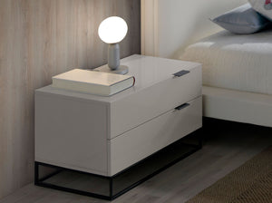 Comodino in legno grigio e acciaio nero