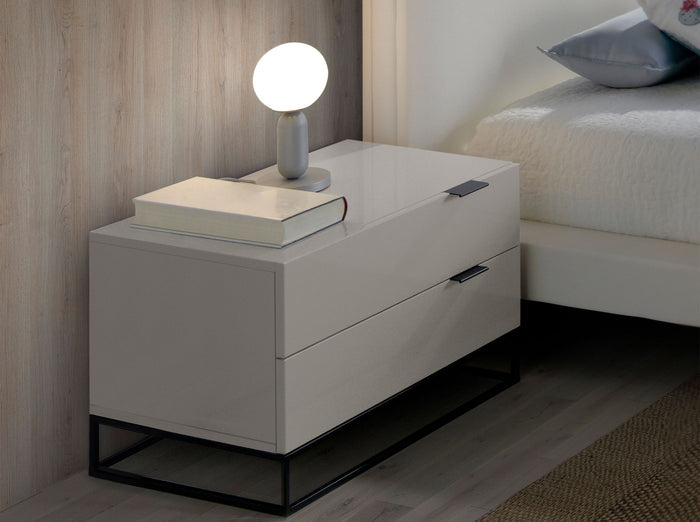 Comodino in legno grigio e acciaio nero