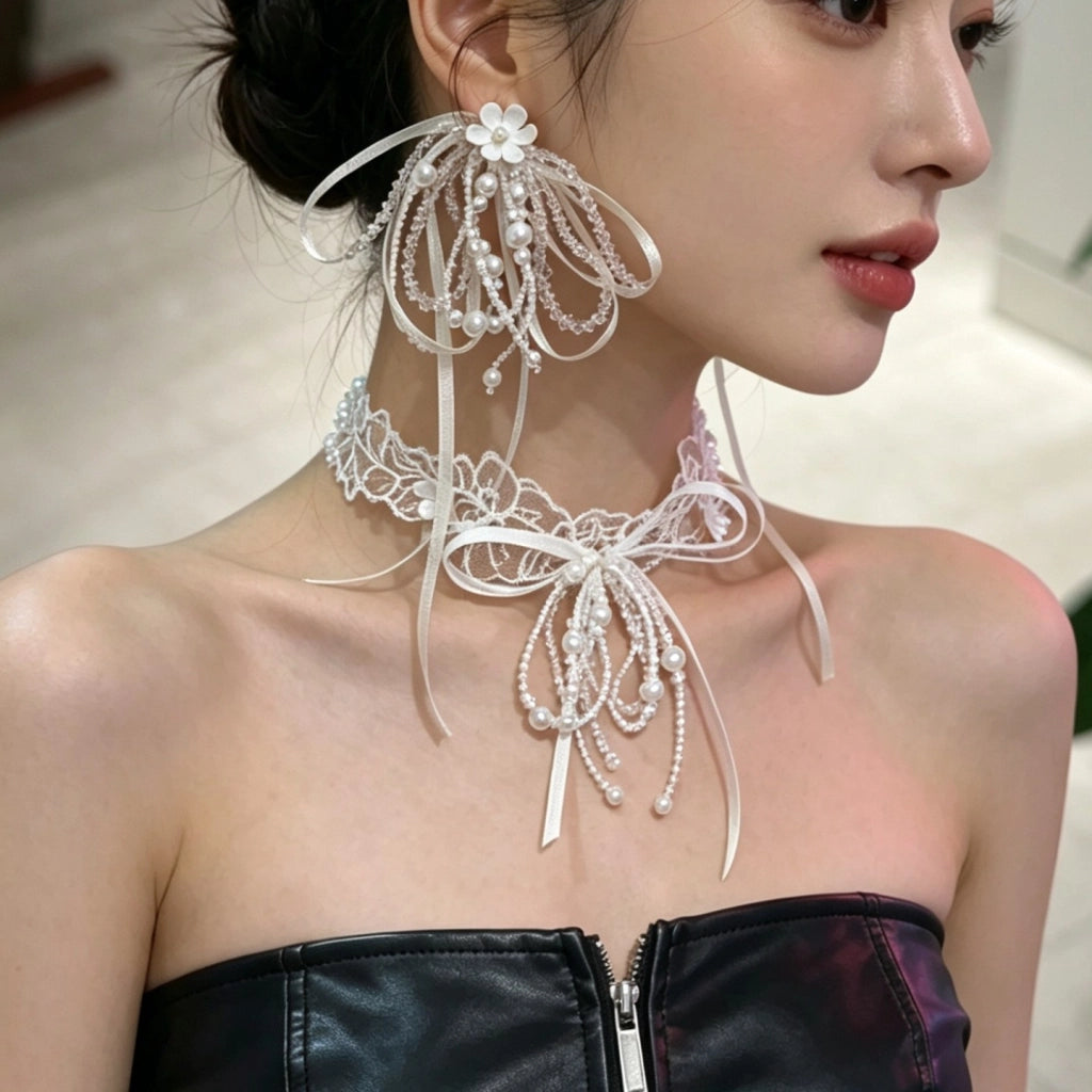 Orecchini girocollo vintage francesi con fiocco di fiore in pizzo.