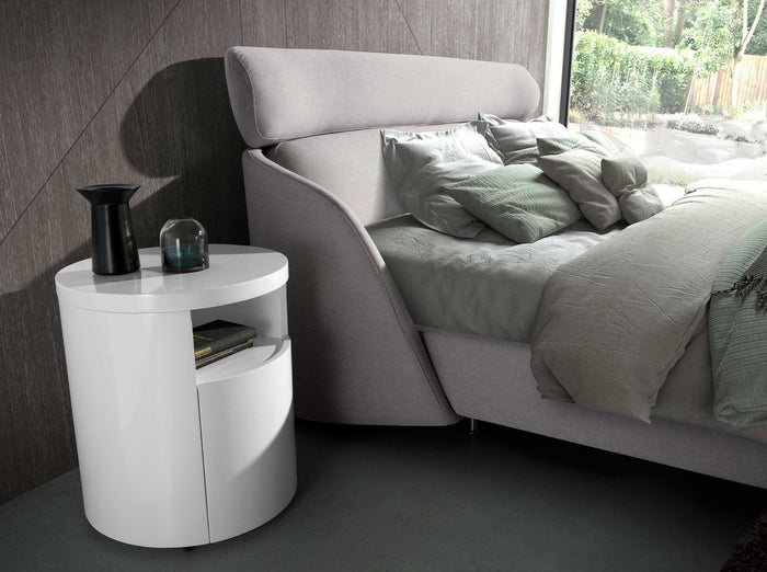 Comodino in legno bianco