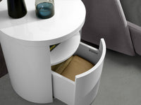 Comodino in legno bianco