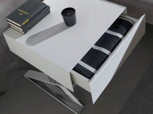 Comodino in legno bianco e acciaio cromato