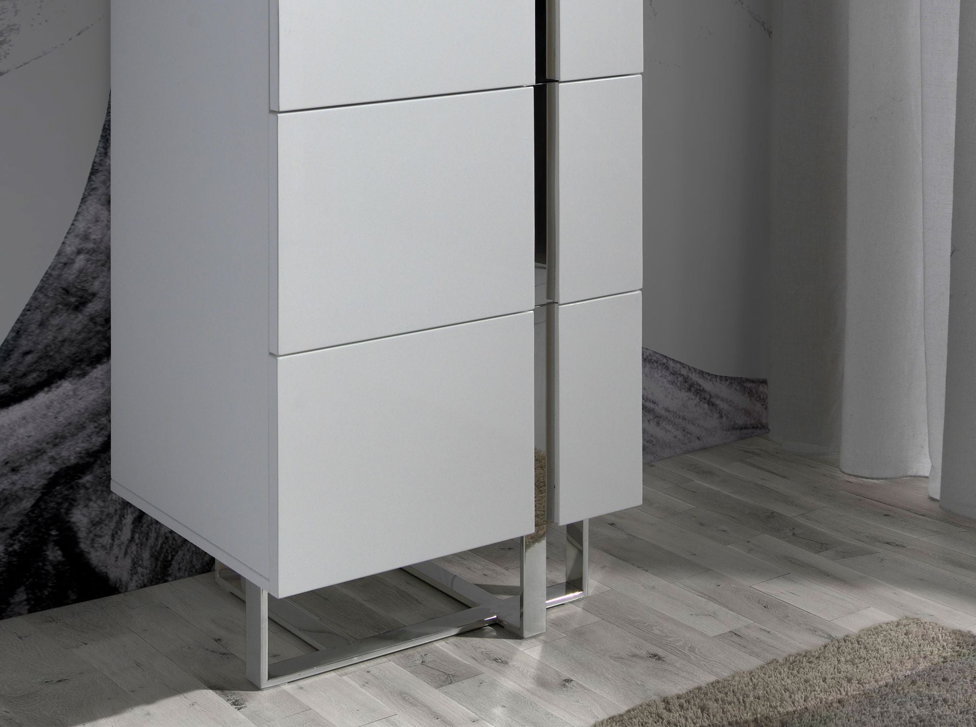 Chiffoniera in legno bianco e acciaio cromato