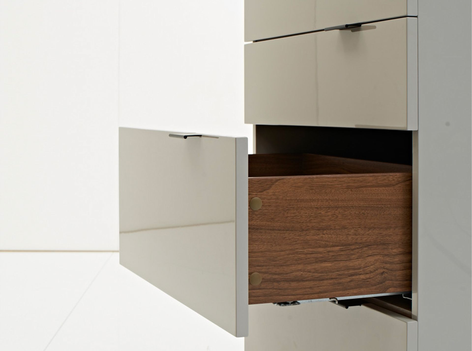 Chiffoniera legno grigio e acciaio nero