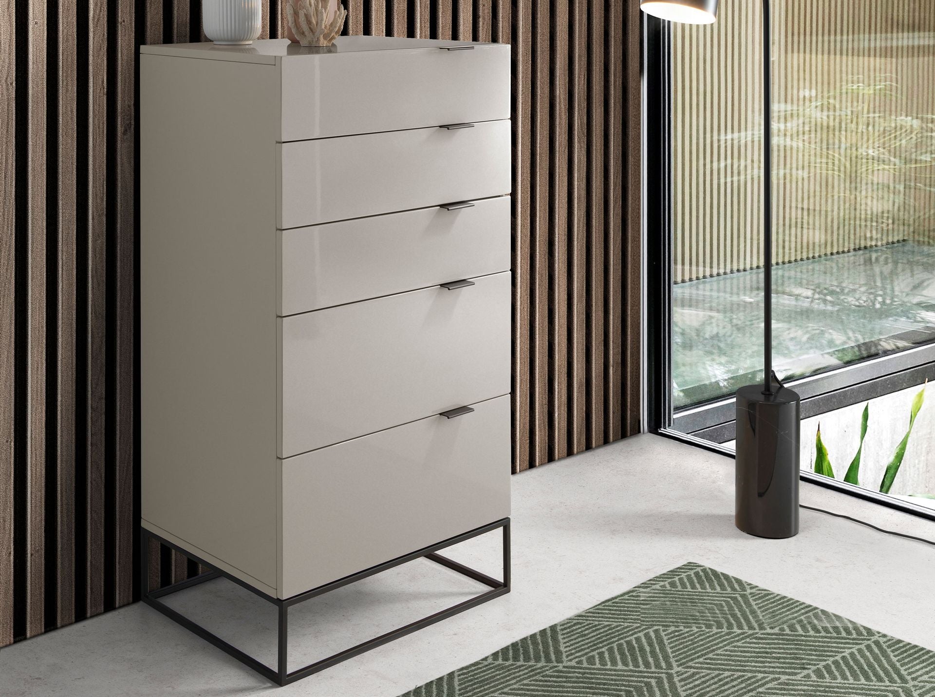 Chiffoniera legno grigio e acciaio nero