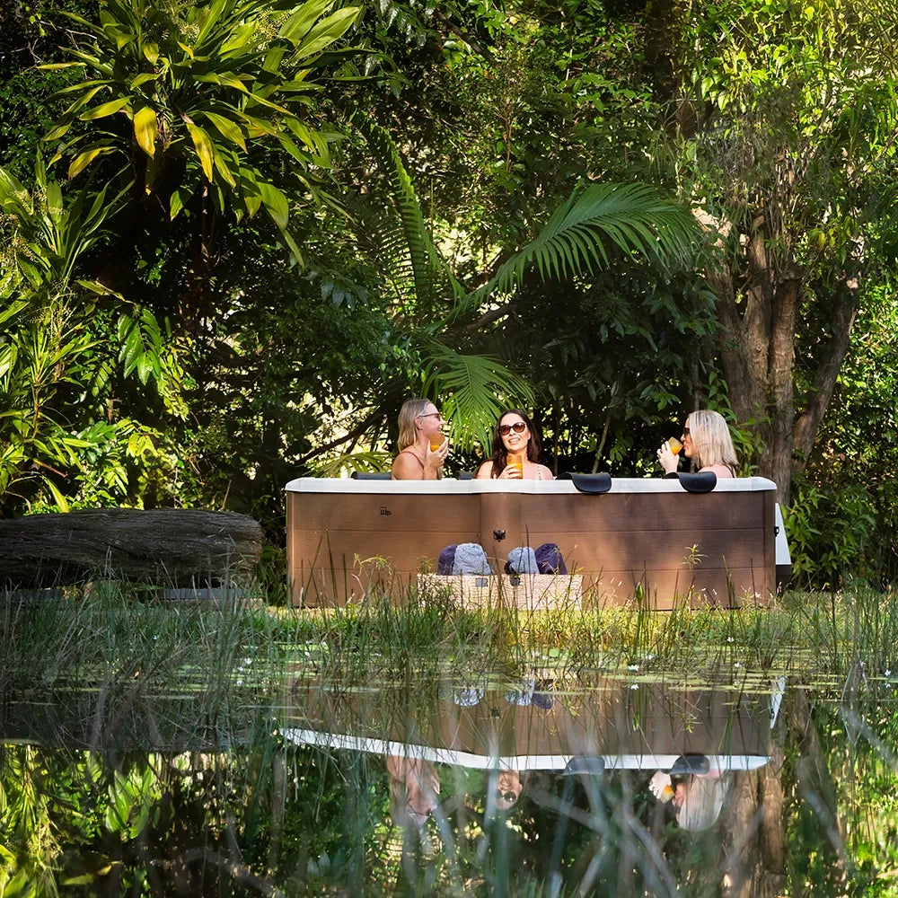 Tempo Style -  Piscina Idromassaggio Quadrata Mspa Oslo Amber Aero Plus F-AM063WAP (6 Posti) | 180 x 180 x 65cm | 1150 litri | 140 getti d'aria massaggianti a 3 velocità | 8 Idrogetti | Copertura termica inclusa