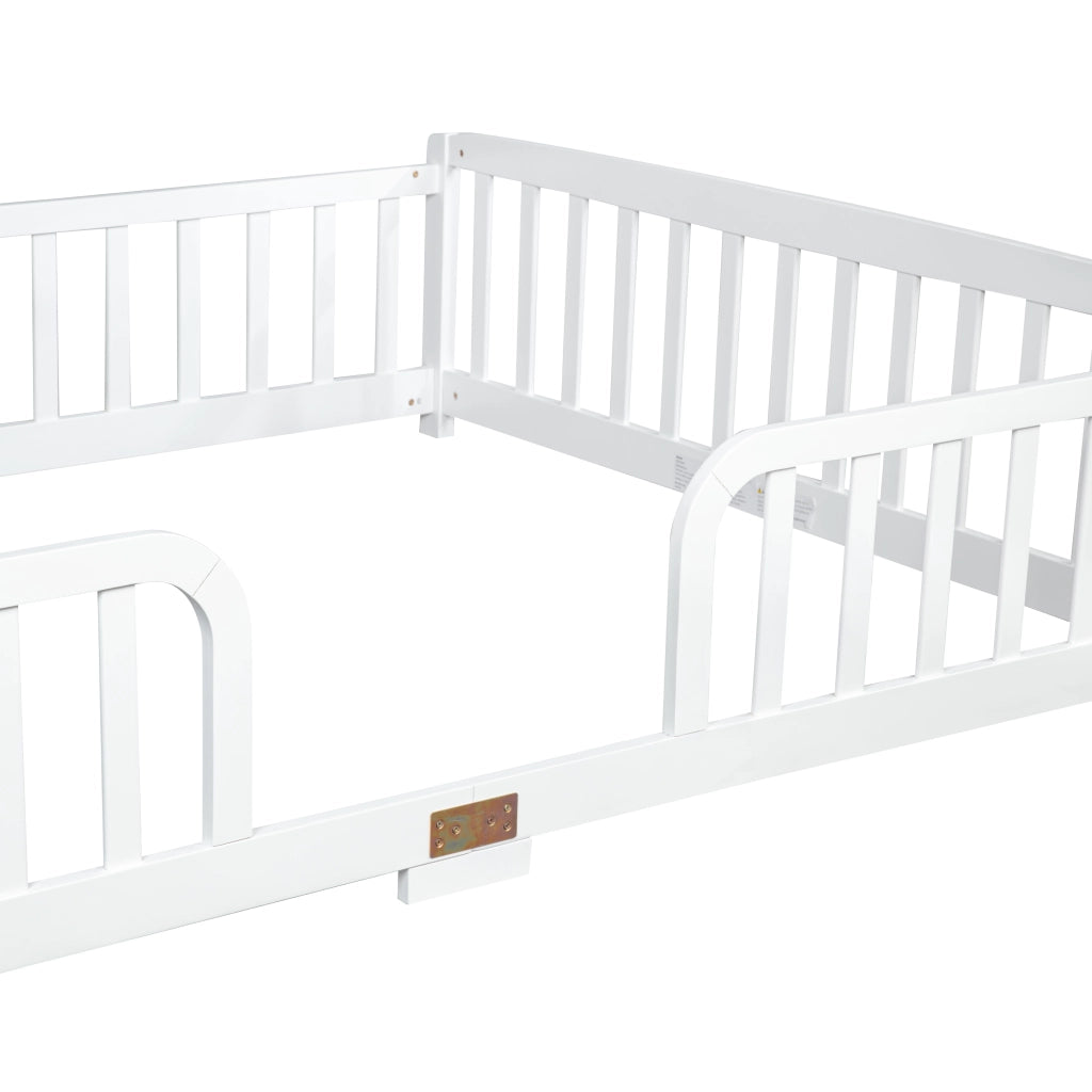 Letto basso matrimoniale 140×200 cm con accesso centrale e barriere di sicurezza; senza materasso; bianco
