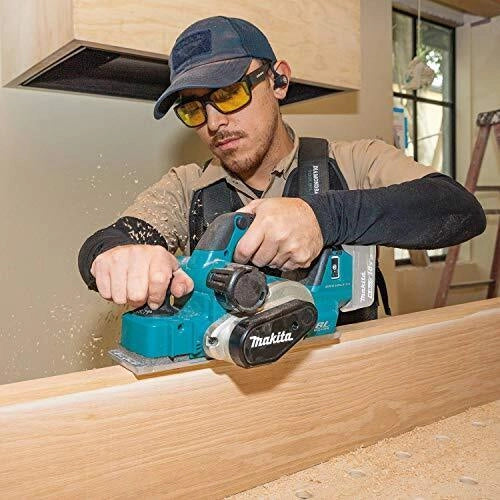 Makita DKP181Z Pialla a Batteria 18V 82 mm Profondita' di Piallatura Max 3 mm Tipo Motore Senza Spazzola colore Turchese
