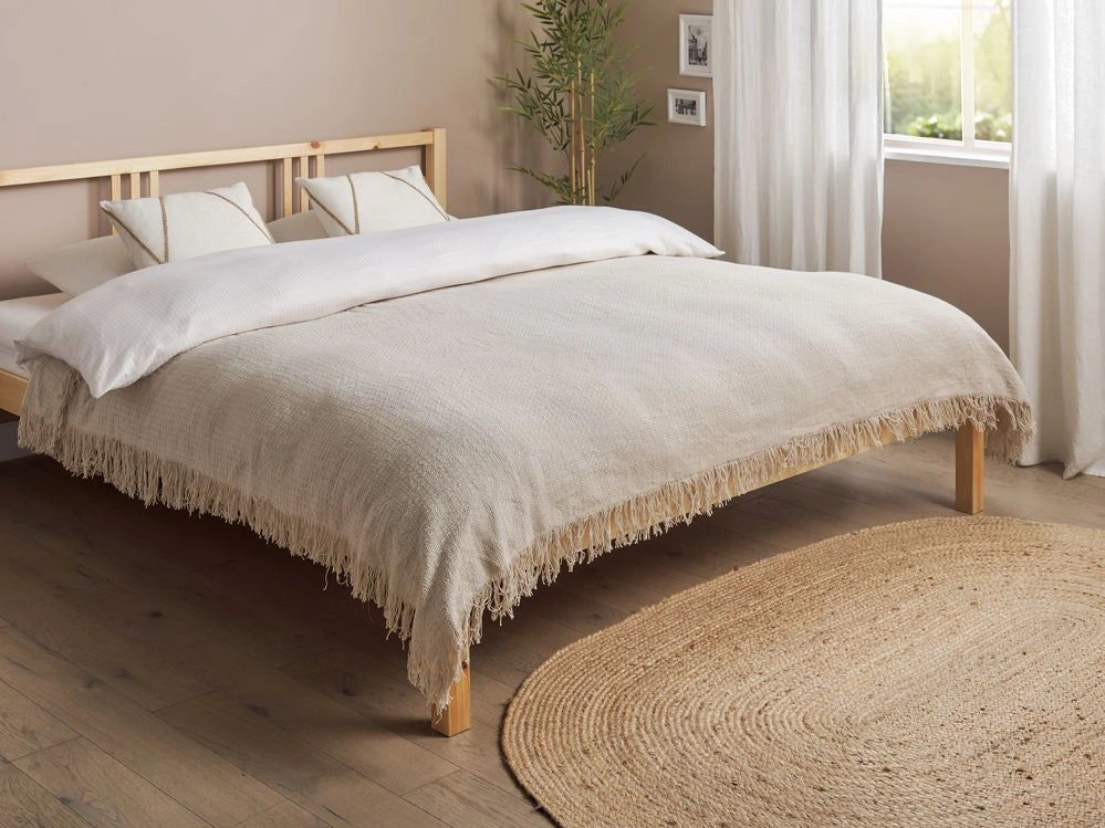 Copriletto grigio chiaro in tessuto di cotone 150 x 200 cm con frange Coperta decorativa Biancheria da letto design classico Camera da letto