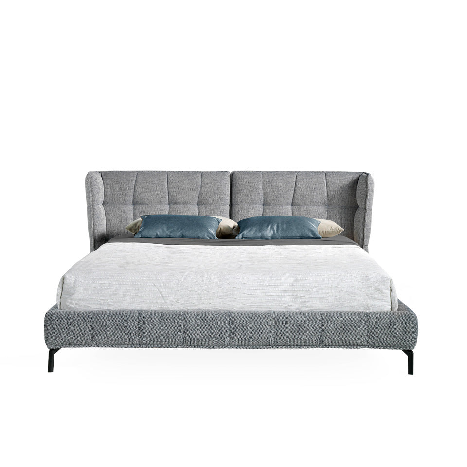 Letto matrimoniale rivestito in tessuto