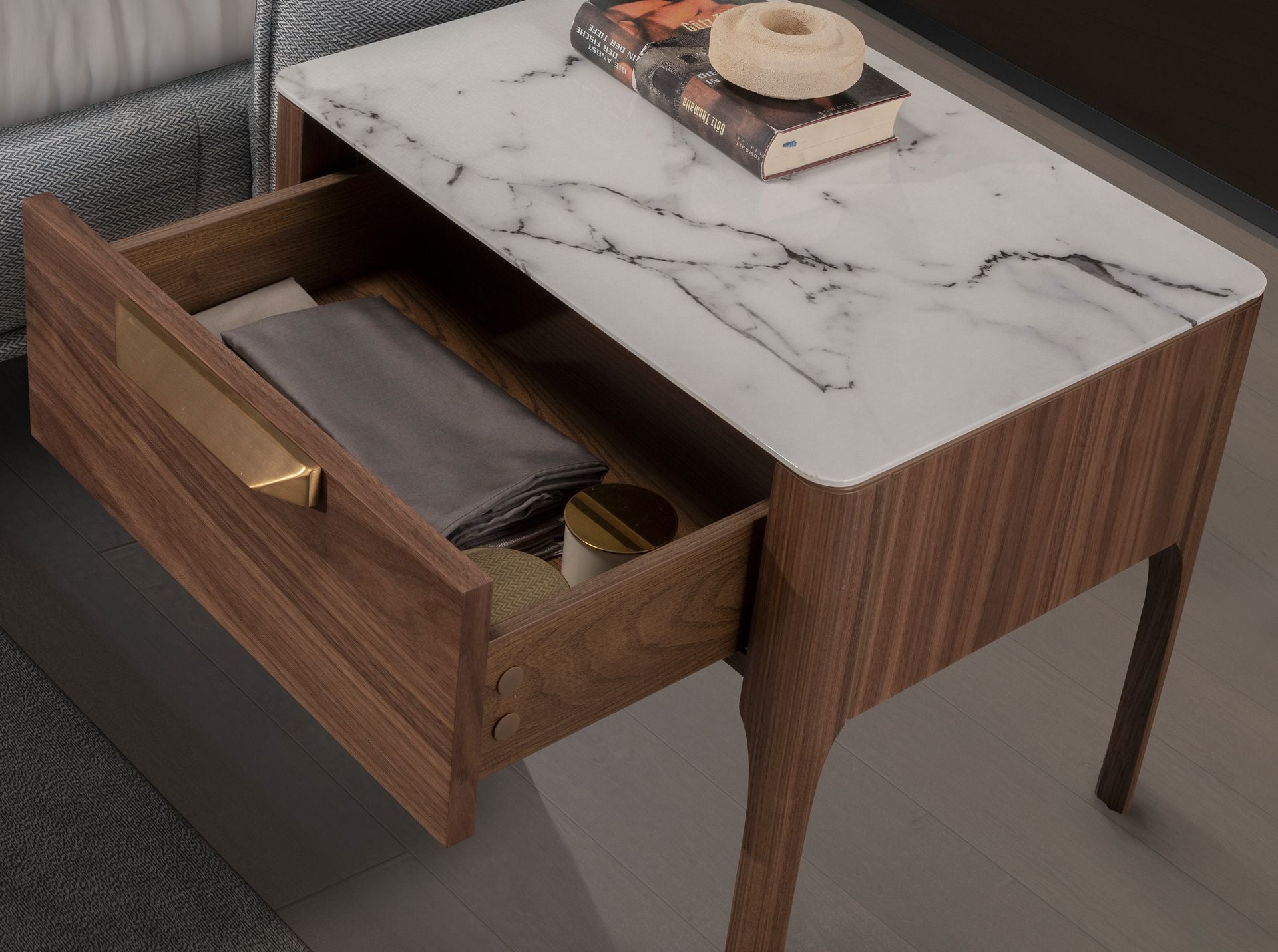 Comodino in noce con piano in vetro finto marmo e illuminazione interna