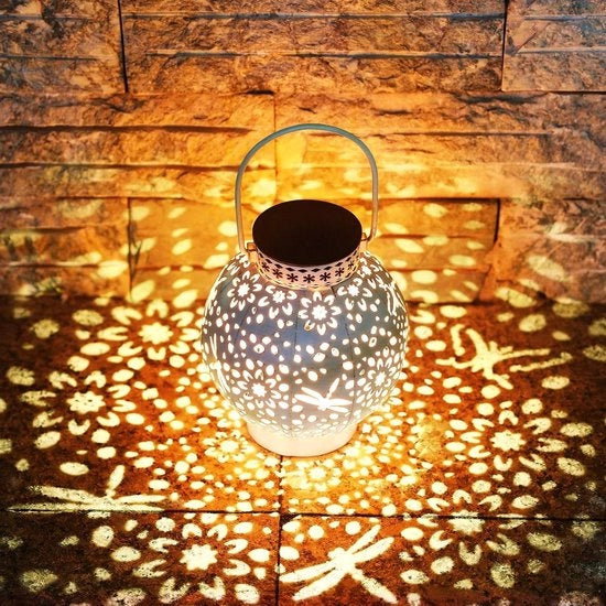 Lanterna solare in metallo per esterno con luce calda bianca - IP65 impermeabile all'acqua - Decorazione da appendere per esterni per Natale e Halloween - Adatto per veranda, cortile interno e ingresso