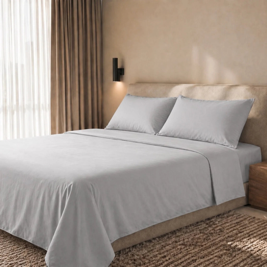 Set Lenzuola Letto Una Piazza e Mezza in Cotone Percalle 200 TC Grigio Chiaro | Lenzuolo Piano 190x295 cm, lenzuolo con angoli 130x200 cm e Tasca da 28 cm, 1 Federa | Made in Italy