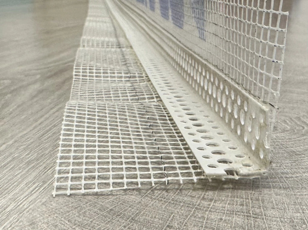 Paraspigolo in pvc con rete 10x10 - barra 2,5 metri bianco