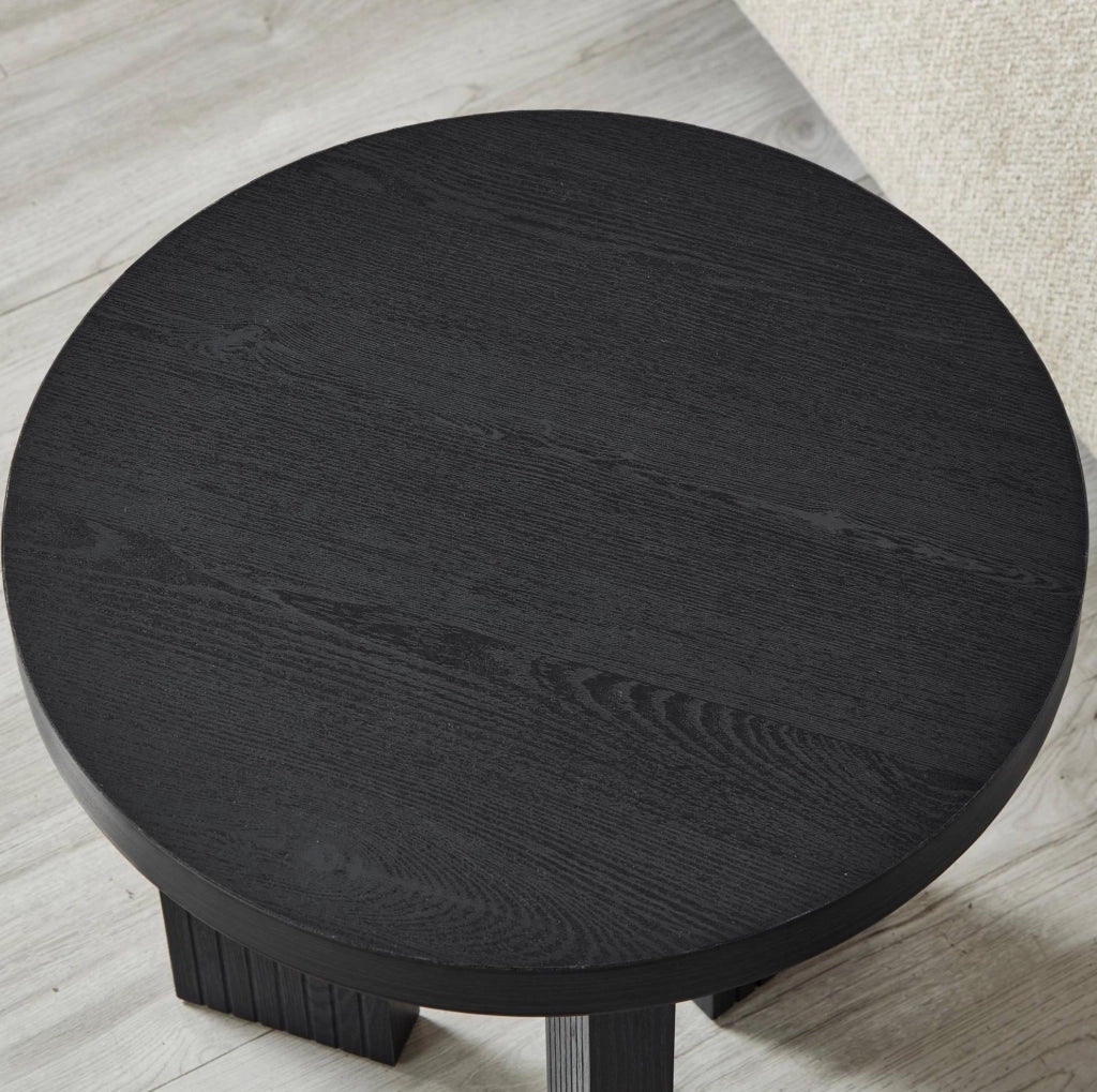Tavolino rotondo a 3 gambe in MDF con scanalature verticali; nero