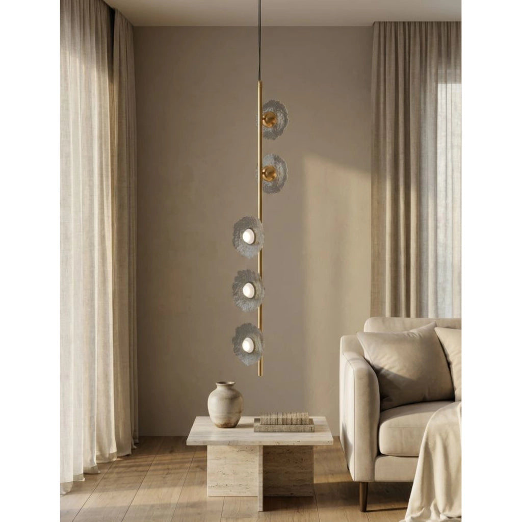Lampadario verticale Emily in metallo dorato e vetro grigio fume'