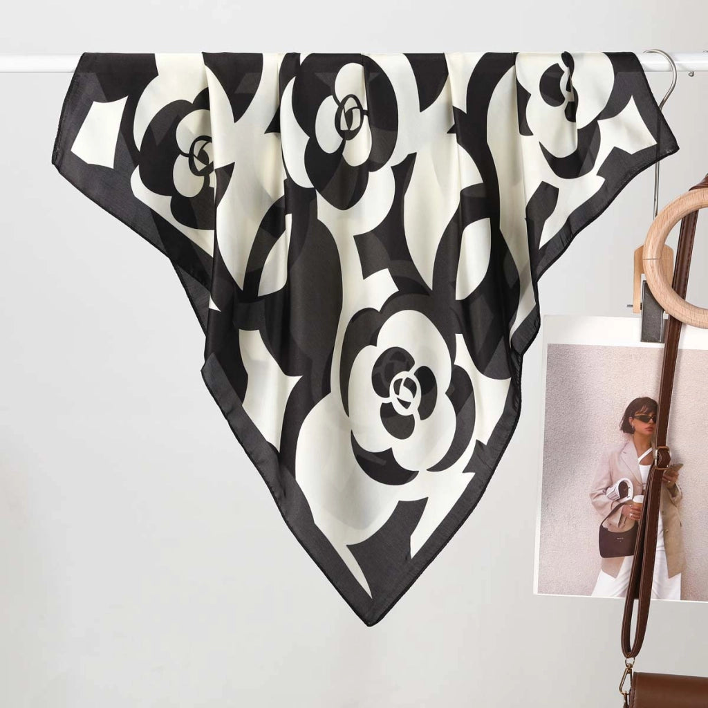 Eleganti e trendy sciarpe di seta da donna, realizzate in pura seta.