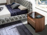 Comodino in noce con piano in vetro temperato