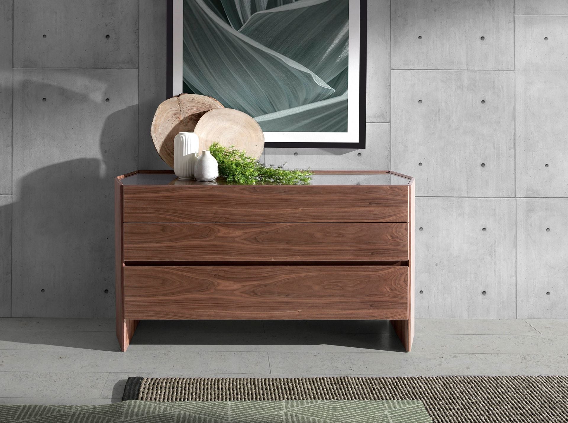 Cassettiera in noce con piano in vetro temperato