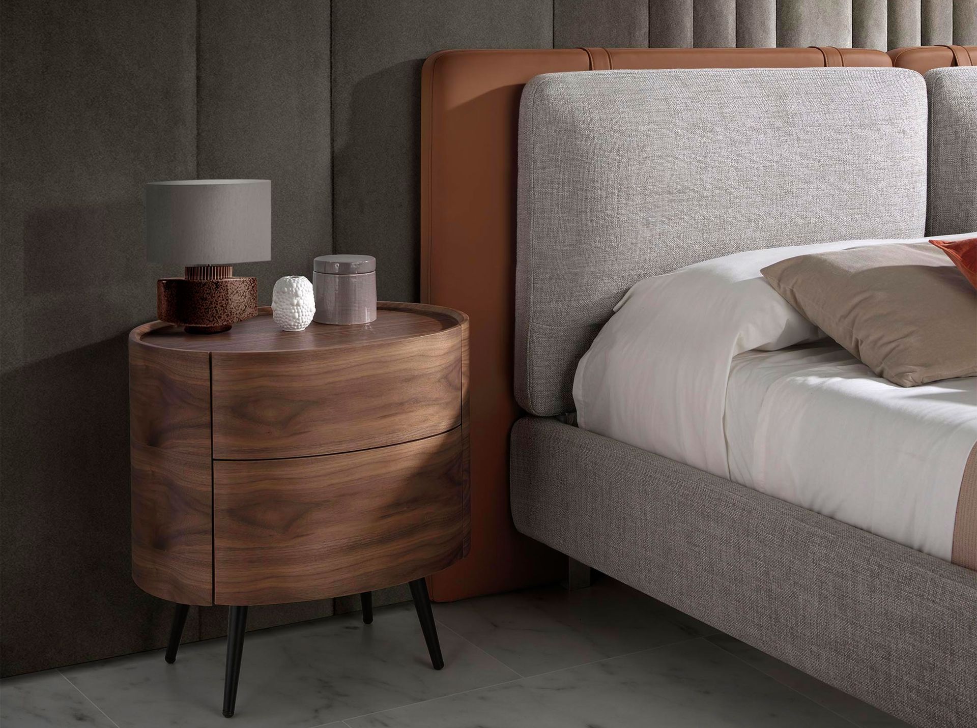 Comodino in noce e acciaio nero