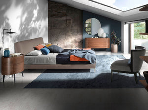 Comò in noce e acciaio nero