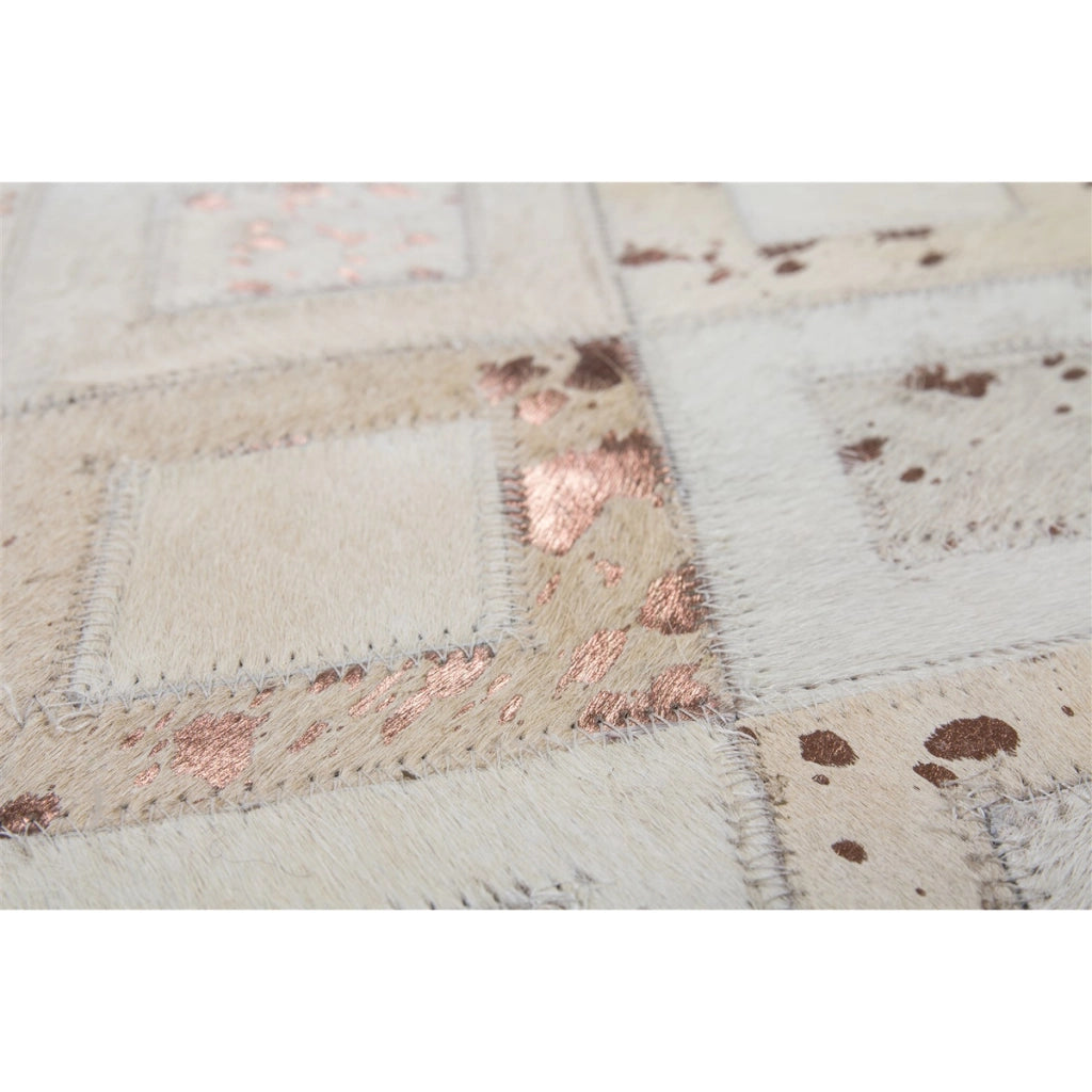 Tappeto in pelle Dazzle avorio e cromo con effetto metallico