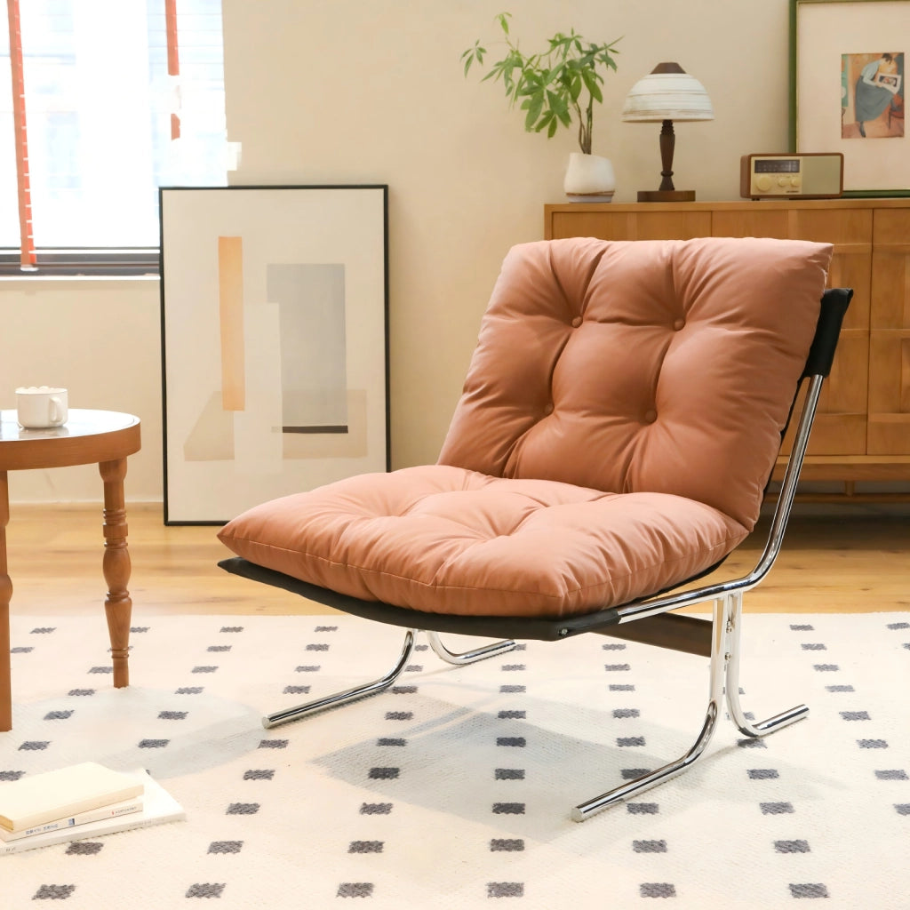 Poltrona lounge con rivestimento sfoderabile; gambe in cromo marrone