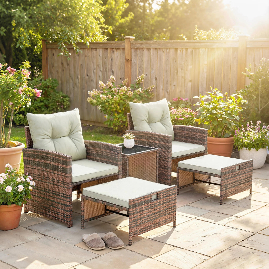 Set Giardino in PolyRattan e Acciaio 5 Pezzi con 2 Sedie, 2 Pouf e Tavolino da Caff¨¨ ¨C ZephMum ¨C Marrone e Crema