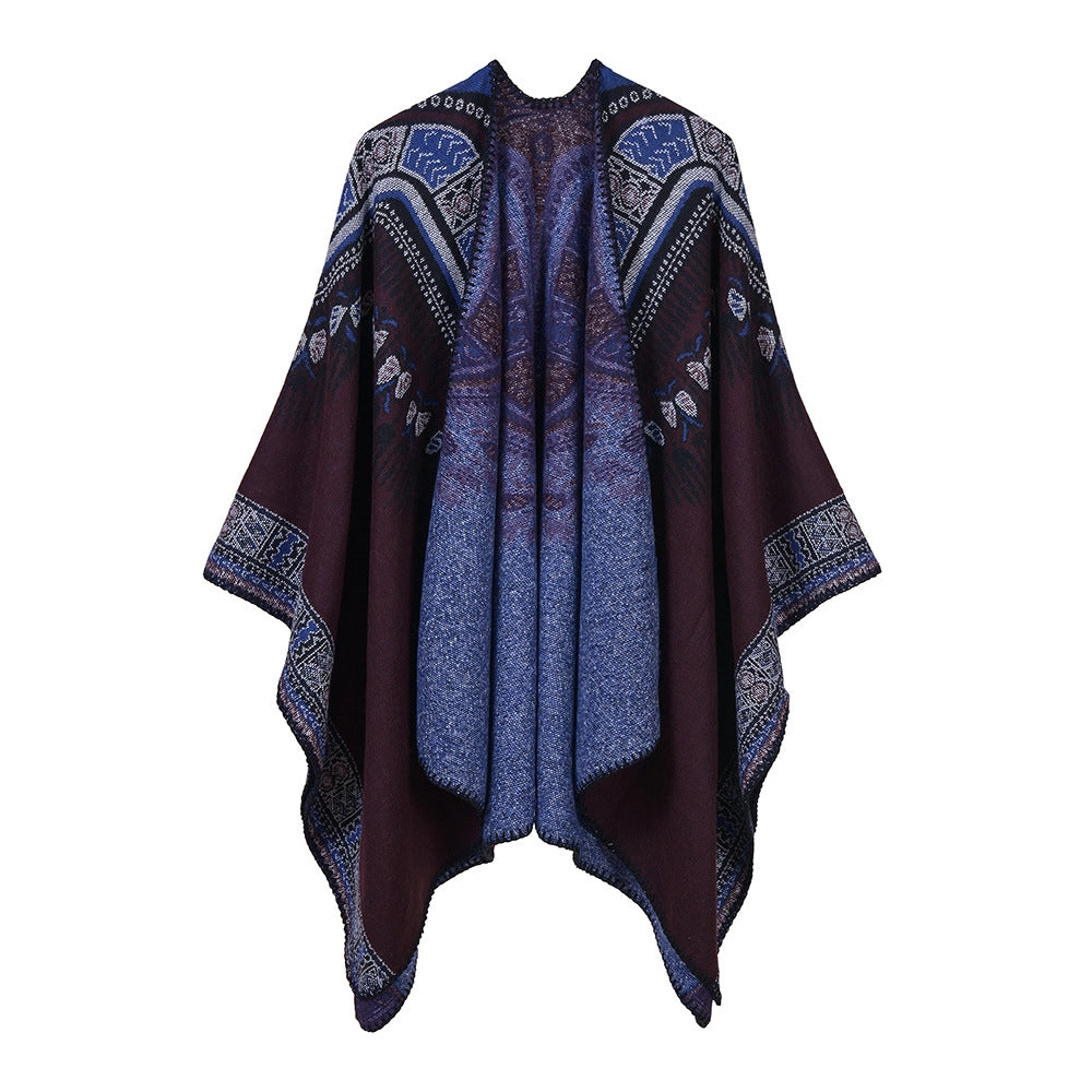 Nuova collezione di sciarpe, scialli e mantelle in cashmere in classico stile britannico per donna.