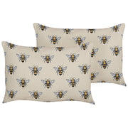 Set di 2 cuscini da giardino in poliestere beige con motivo ape 40 x 60 cm rettangolare moderno per esterni resistente all'acqua.