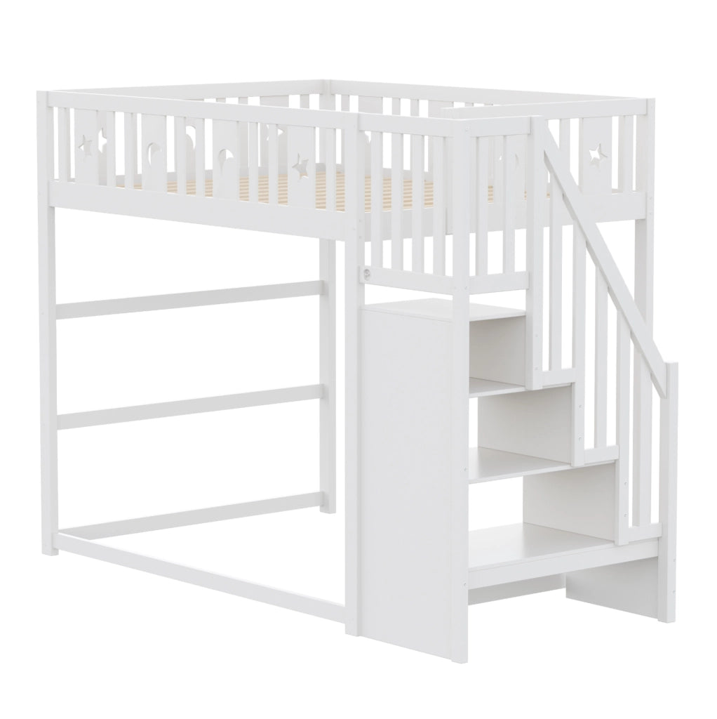 Letto a soppalco bianco 140x200 cm in legno massello con scala, ripiani e divanetto