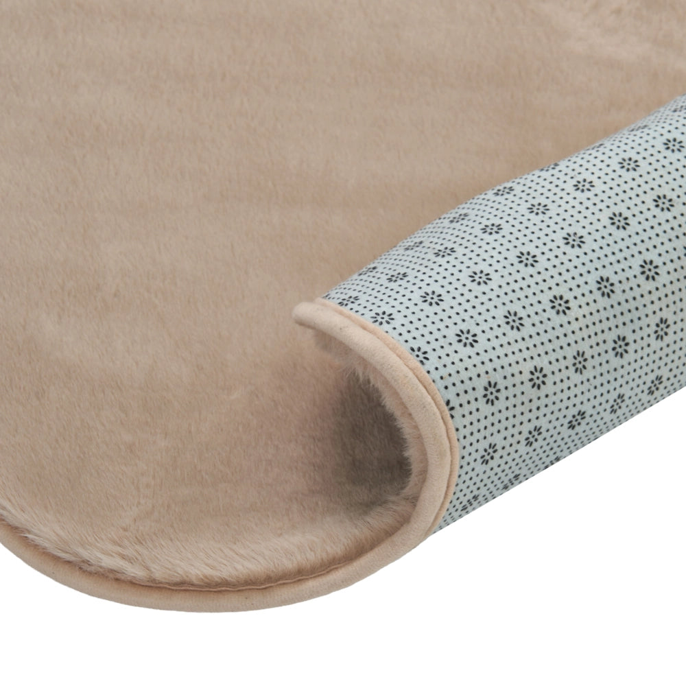 Tappeto Irregolare Beige in Finta Pelliccia 80 x 120 cm a Pelo Lungo per Soggiorno con Retro in Poliestere Stile Moderno