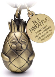 Ananas Chiaveholder Piny con Incisione - Chiaveholder Ananas Carina - Portafortuna con Motivo Ananas in Bronzo per Donne