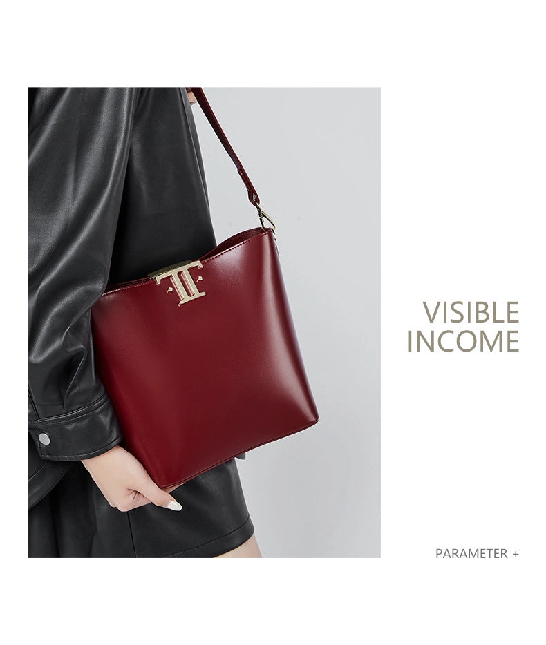 Borsa a tracolla da donna in vera pelle, colore rosso.