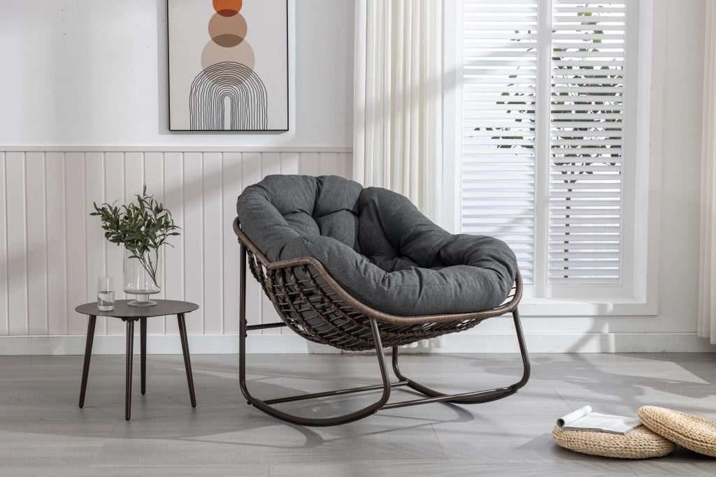 Rocking-chair da esterno in acciaio e rattan sintetico con cuscino spesso grigio 78 × 106 × 90 cm