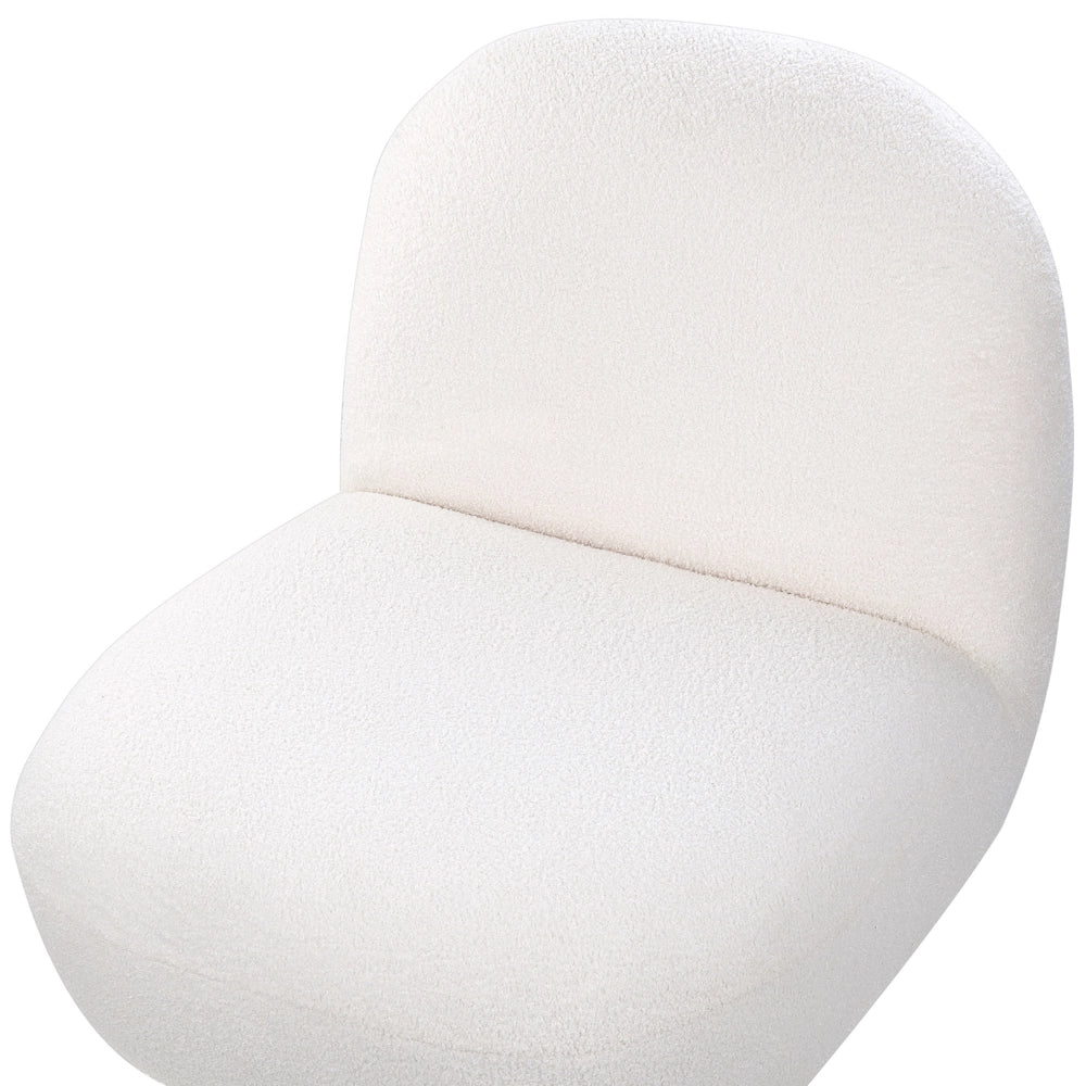Poltrona bianca in tessuto bouclé con base color oro stile contemporaneo moderno soggiorno camera da letto