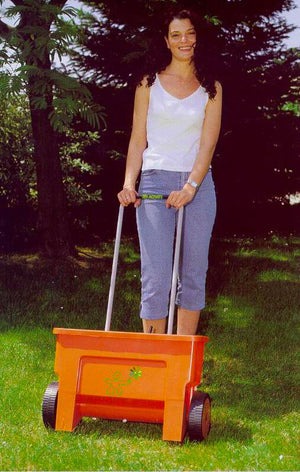 Carrello Spandiconcime Multiuso per Prato 22 Litri Kikko Agrati Arancione