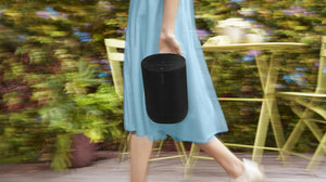 Sonos Move 2 | Speaker portatile wireless con Wi-Fi, Bluetooth, Amazon Alexa, 24 ore di autonomia della batteria, base di ricarica wireless - Nero