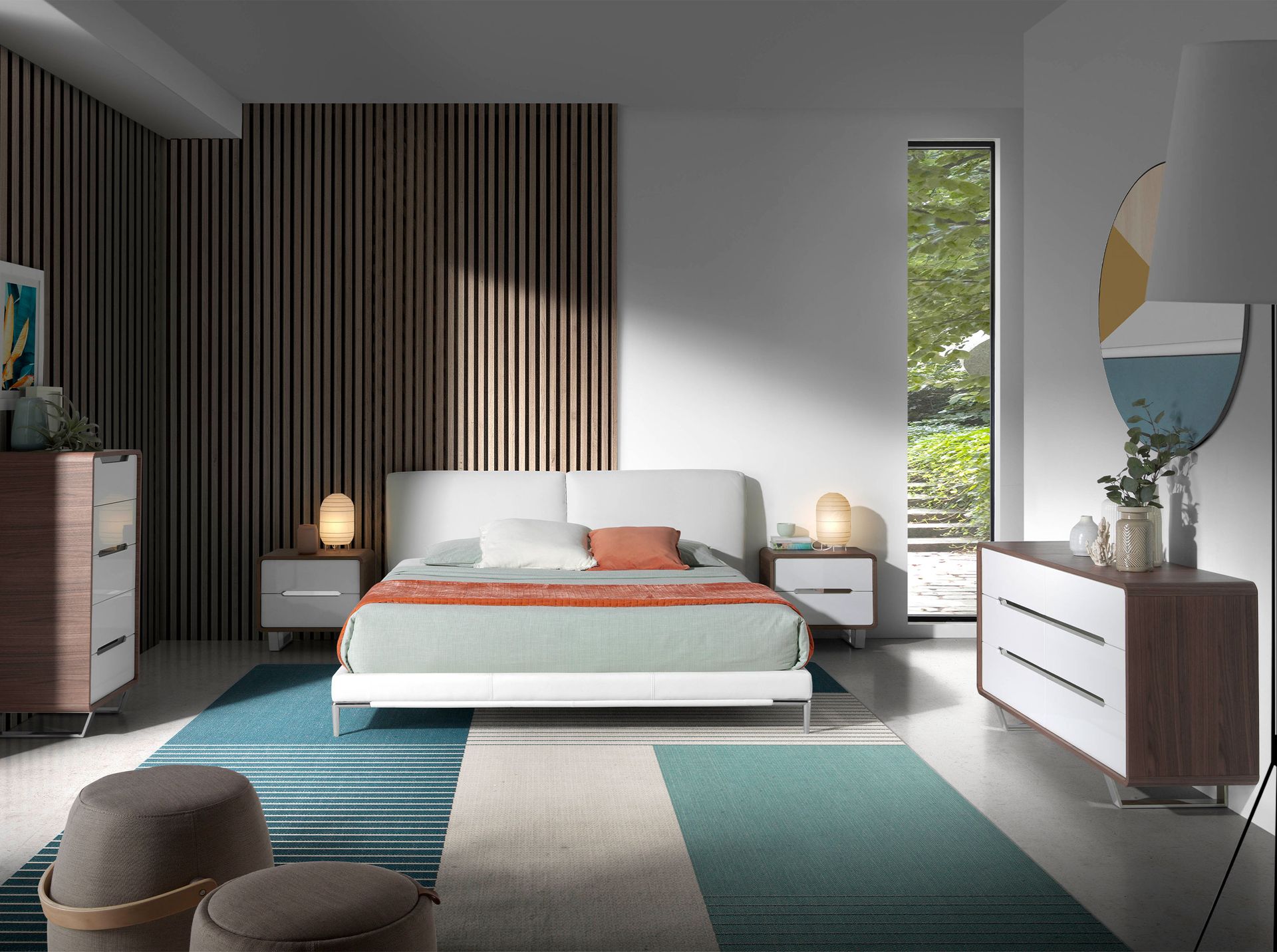 Cassettiera in legno bianco, noce e acciaio cromato