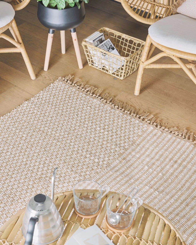 Tappeto in cotone beige 140 x 200 cm con frange intrecciate a mano Boho