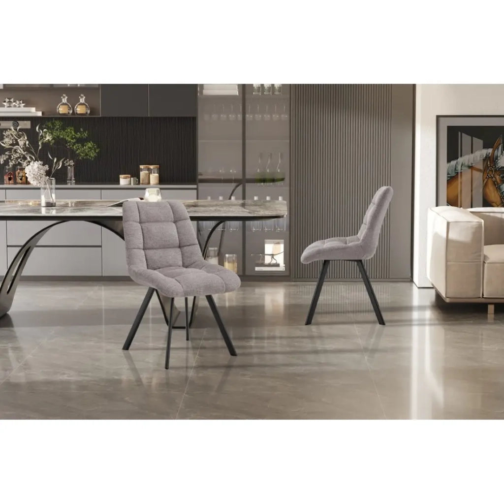 Set di 2 sedie VELMA – Tessuto grigio chiaro – Gambe in metallo – Design moderno – Eleganza morbida e luminosa