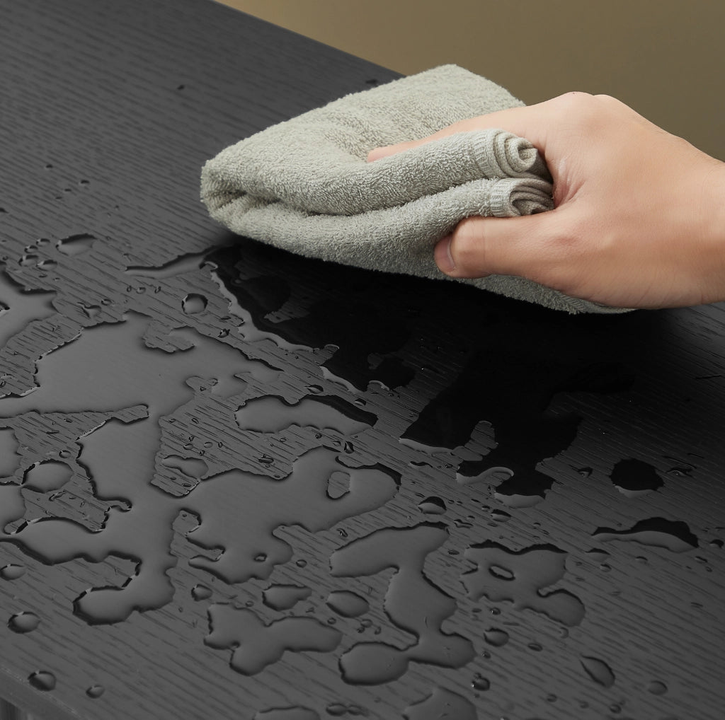 Tavolino 80x80x75 cm; struttura a X stabile; ferro e pannello truciolare; nero