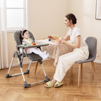 Seggiolone Pieghevole per Bambini, Portatile Regolabile con Poggiapiedi, Seggiolone con Vassoio Staccabile, Cuscino Sede in PU, Cintura di Sicurezzae Ruote Incorporate, Portata 15 kg (Grigio)