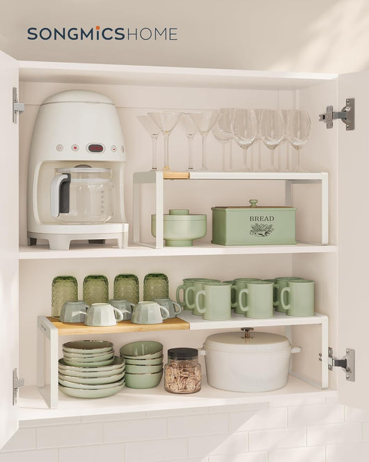 SONGMICS HOME Set di 2 Scaffali Portaspezie, Estensibili, Organizzatore da Cucina, Scaffale da Cucina, Impilabile, Organizzatore da Tavolo, Scarpiera, Beige Naturale e Bianco Crema KCS051N01