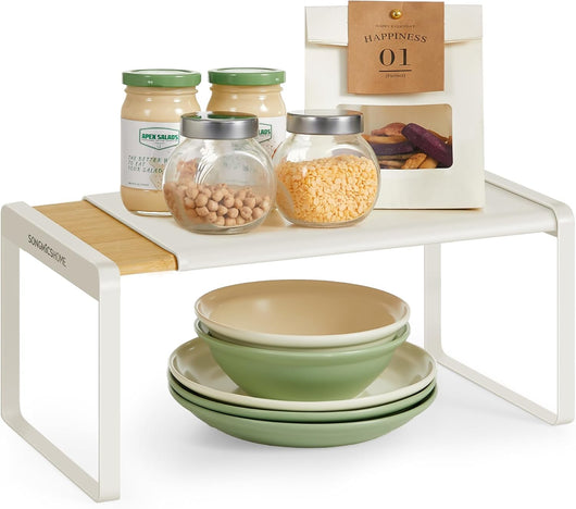 SONGMICS HOME Scaffale Portaspezie, Estensibile, Organizzatore da Cucina, Scaffale da Cucina, Impilabile, Organizzatore da Tavolo, Scarpiera, Beige Naturale e Bianco Crema KCS052W01