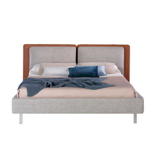 Letto in similpelle marrone e tessuto grigio