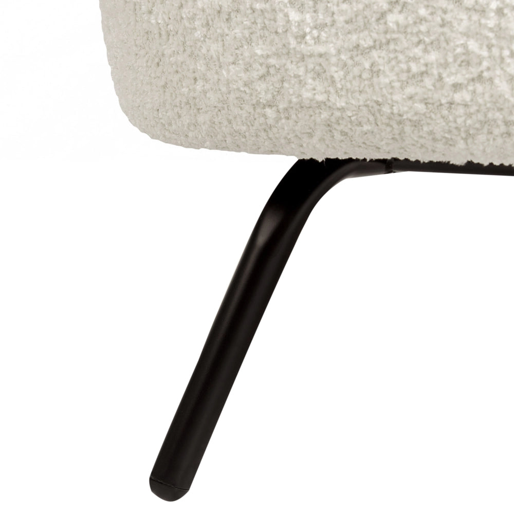 Poltrona Tessuto Boucle Bianco Morbido Nubby Gambe Nere Schienale Curvo Stile Retro Glam Art Decor