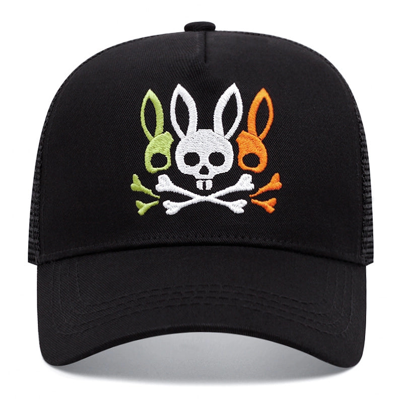 Cappellino da baseball nero con tre teschi di coniglio