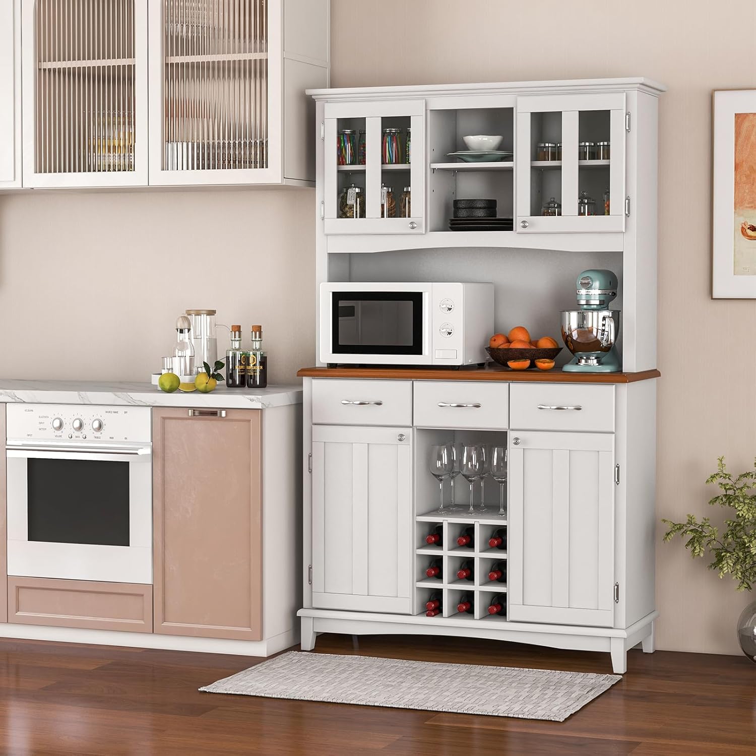 Credenza da Cucina, Armadietto Dispensa da Cucina Alto con Ante in Vetro Temperato, Portabottiglie, Ripiani Regolabili, Mobile Moderno per Cucina con 3 Cassetti e Ripiani Aperti (Bianco)